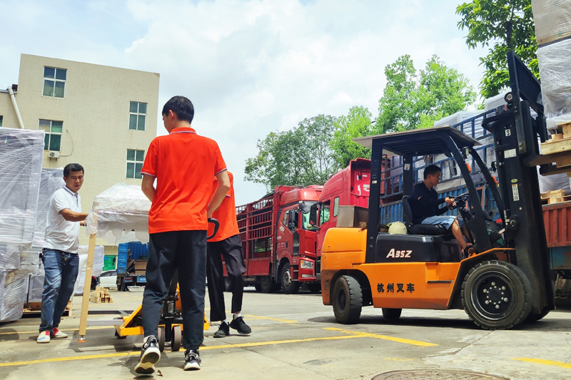 工廠實拍：日精智能汽車線束自動化處理設(shè)備，發(fā)貨現(xiàn)場！